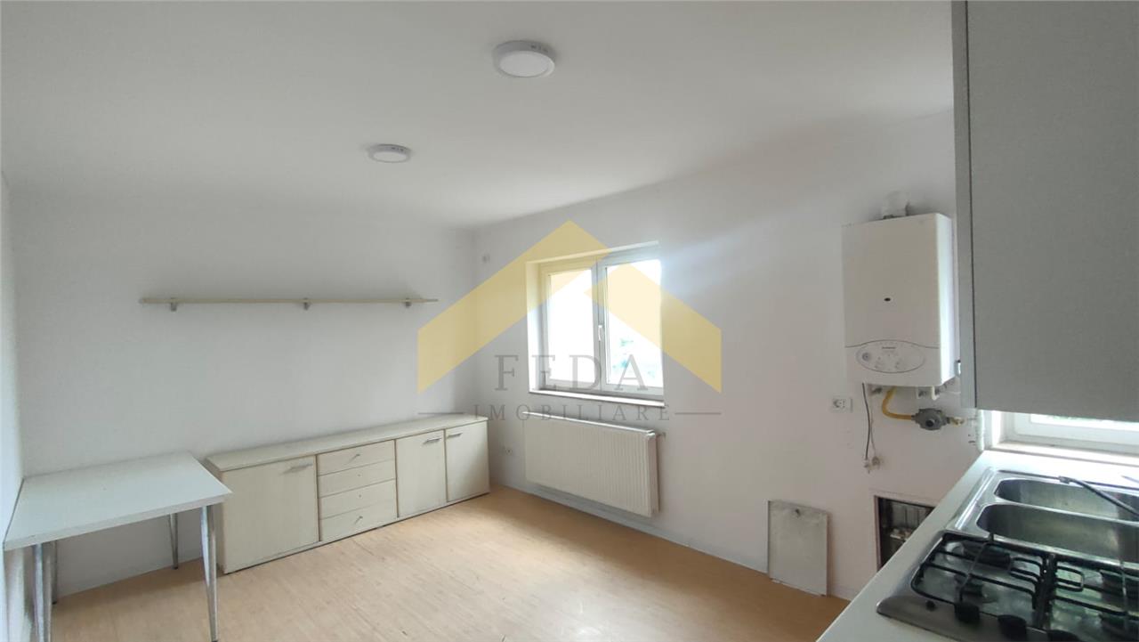 Bloc cu 18 apartamente de inchiriat